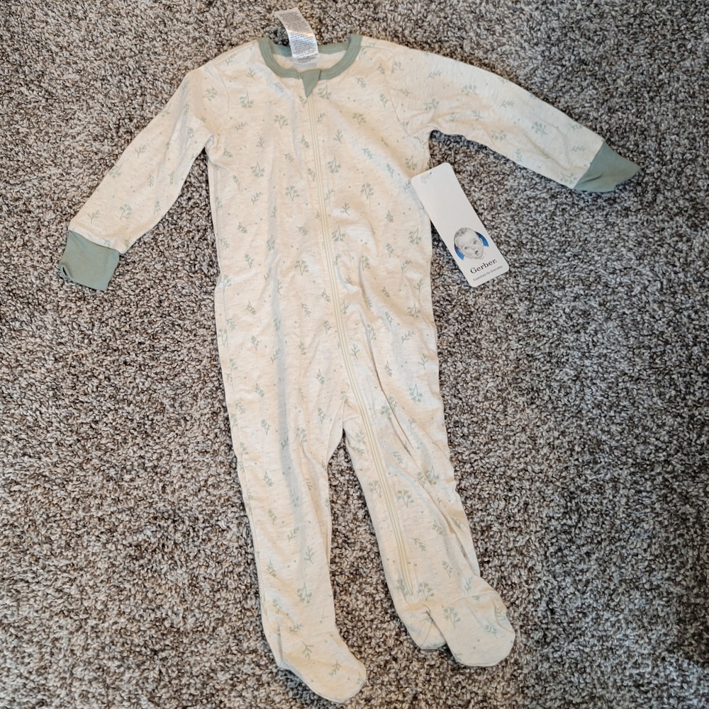 NWT - 3-6M Gerber Zippered Footie